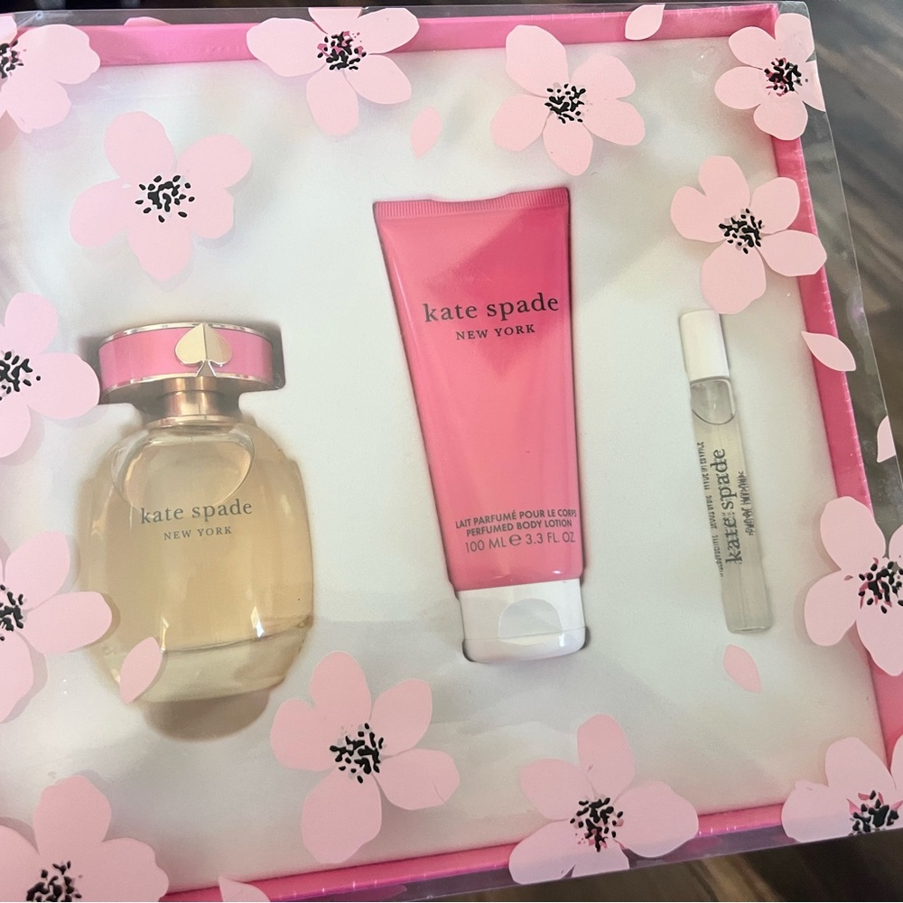 Kate Spade New York natural spray 3.3 oz,0.25 oz and perfumed body lotion 3.3 oz
